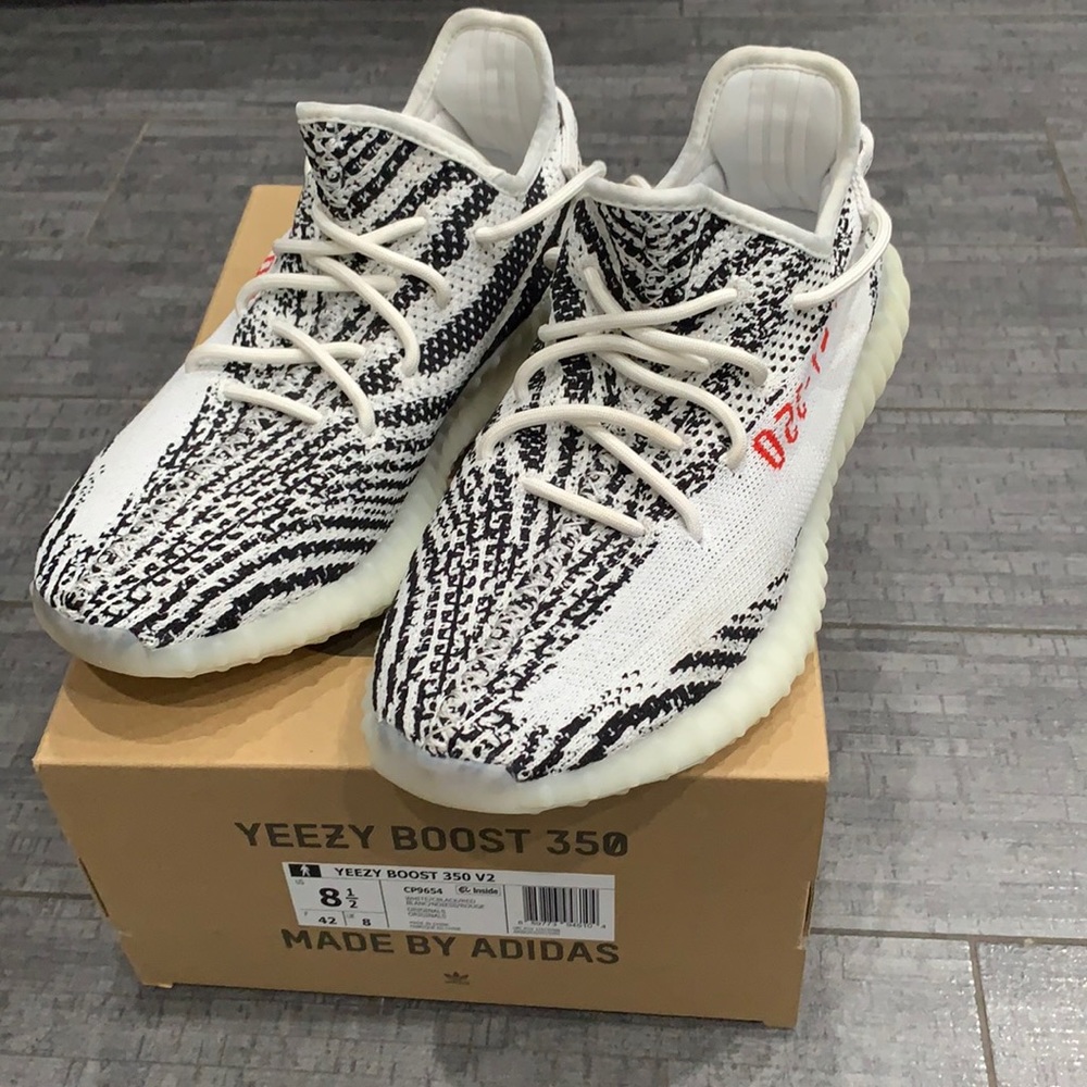 Yeezy Boost 350 V2 size 8 1/2